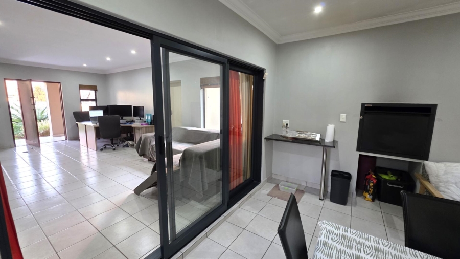 To Let 3 Bedroom Property for Rent in Melodie North West